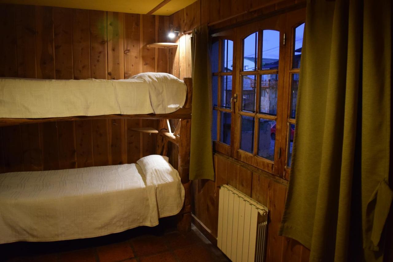 Periko'S Youth Hostel San Carlos de Bariloche Exteriör bild